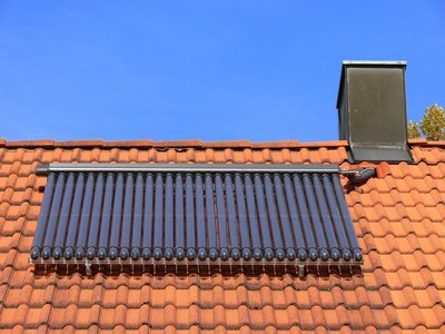 Röhrenkollektor auf dem Dach